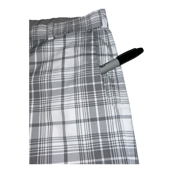 Men’s Nike Golf Grey White Plaid Stripes Golf Shorts Size Medium Waist 38 - Picture 4 of 14